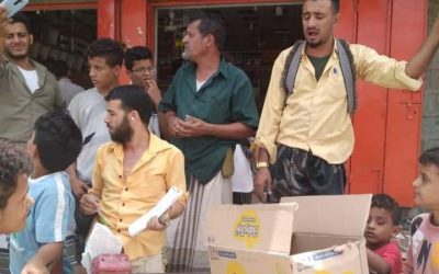 لليوم الخامس “الصناعة والتجارة بردفان” تواصل نزولها على المحلات وتضبط كمية من المواد الغذائية المنتهية