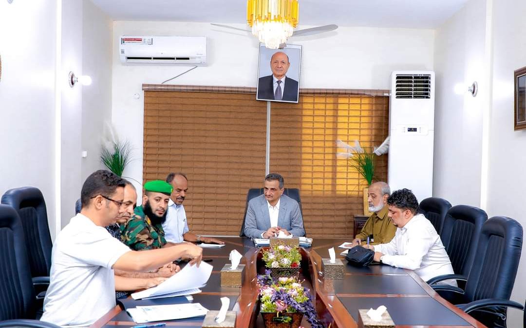 لملس يقر بمنع وتوقيف أي جمعيات وأعمال بسط في أراضي المنطقة الحرة