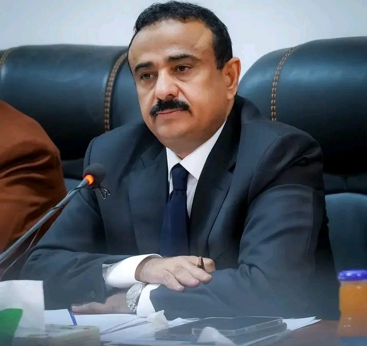 محاولة استهداف المحافظ بن الوزير بعبوة ناسفة وضعت في طريق عودته من مديرية نصاب