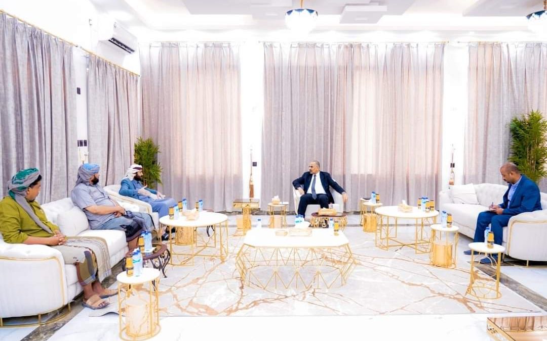 الرئيس الزُبيدي يطّلع على سير العمل بمنفذ الوديعة البري