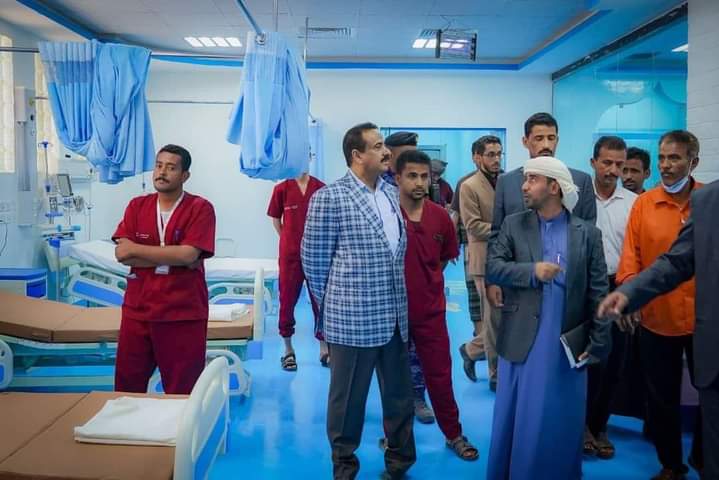محافظ شبوة بن الوزير يزور هيئة مستشفى شبوة ويطلع على مستوى الأضرار والخسائر ويشدد على ضرورة تعزيز العمل بما يُساهم في تحسين الخدمات المقدمة