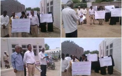 نقابة المعلمين والتربويين الجنوبيين خنفر  تقيم وقفة أمام مكتب التربية والتعليم بالمديرية