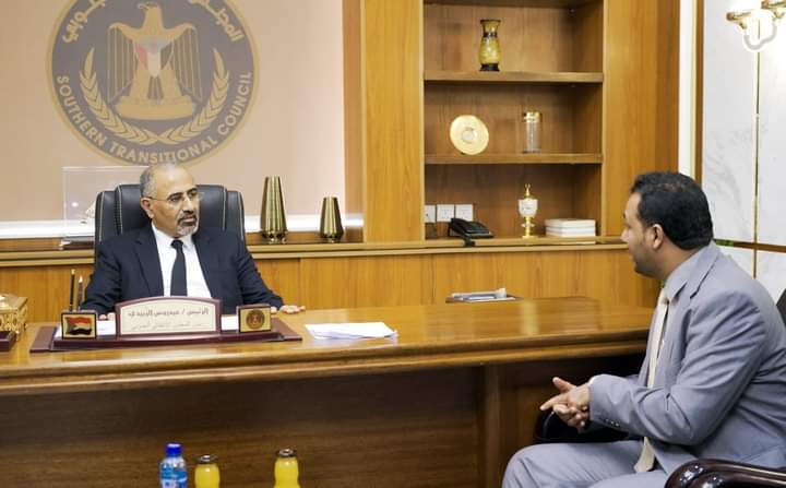 الرئيس الزُبيدي يطّلع على جهود حل الاشكاليات التي تواجه العملية التعليمية