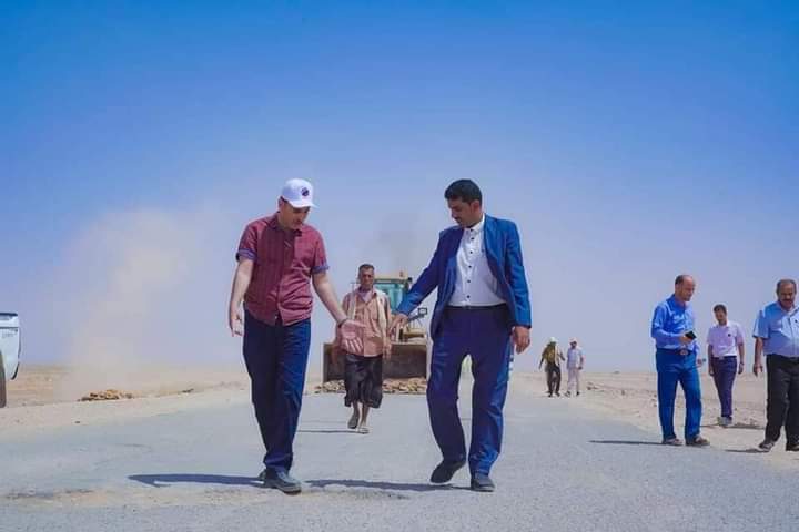 برعاية محافظ شبوة بن الوزير ووزير الأشغال تدشين أعمال صيانة وإعادة تأهيل طريق العبر عتق.