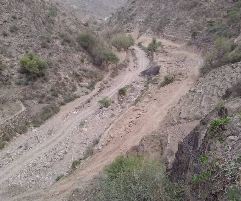 العمودي ود. نصيب يطلعان  على أخر أعمال التنفيذ بمقطع الركب/ أمسدارة ويشيدان بالموقف الايجابي للمواطنين