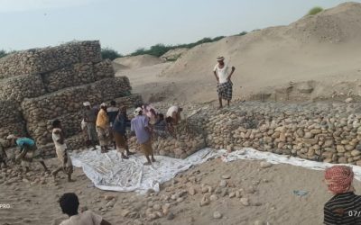 استمرار  العمل في استكمال مشروع جابيونات رأس عبر خالف خبان الطرية ” وادي حسان”
