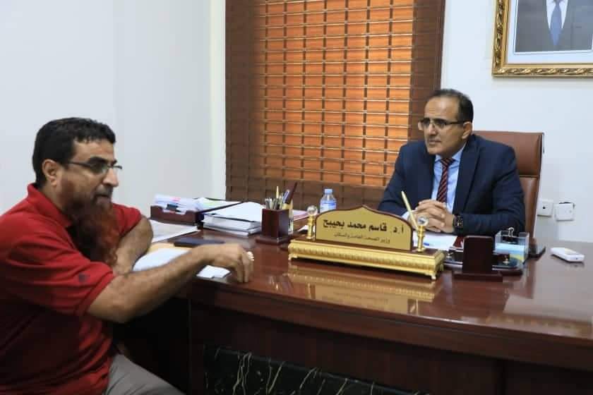 وزير الصحة يناقش أوضاع القطاع الصحي بأبين