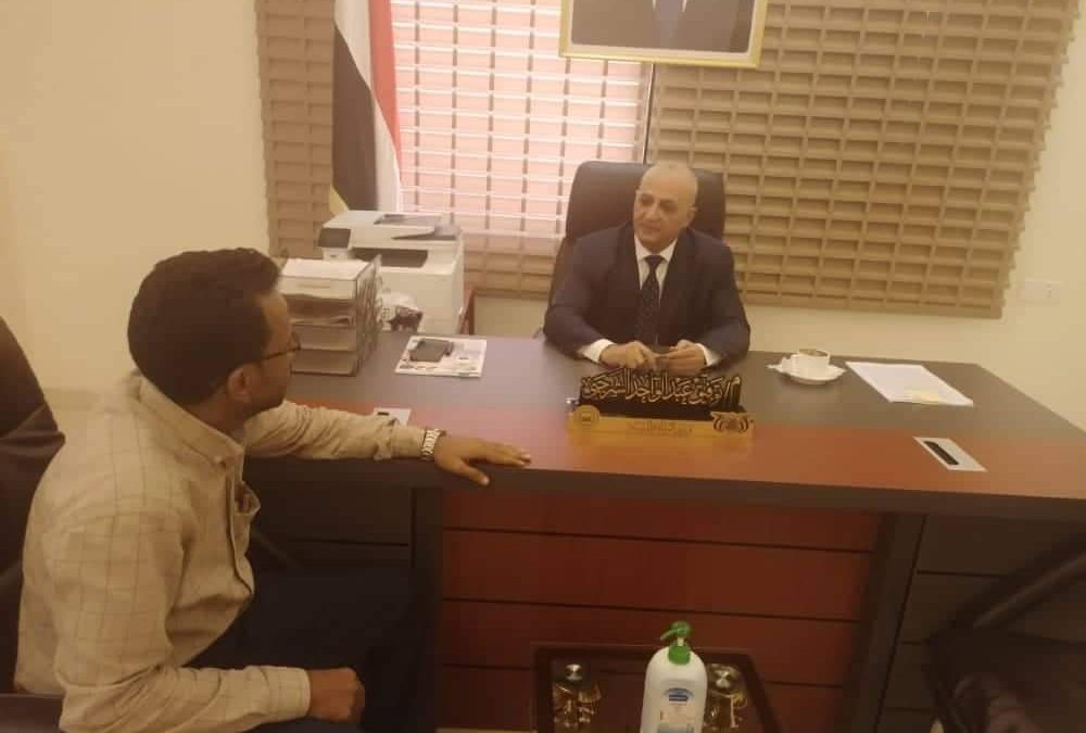وزير المياه يلتقي مدير عام مؤسسة المياه بابين لمناقشة اهم الصعوبات التي تواجه المؤسسة
