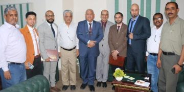 وزير الخدمة المدنية  يكرم فريق المنظمة العربية للتنمية الإدارية