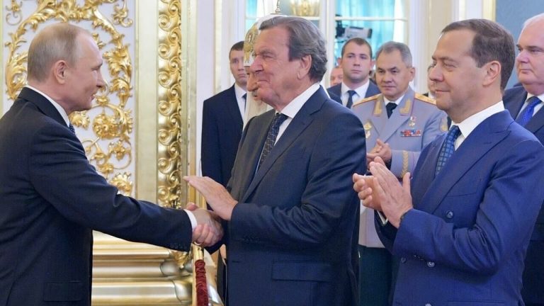 بوتين لشرودر: تشغيل خط أنابيب نورد ستريم للغاز الطبيعي مازال واردا
