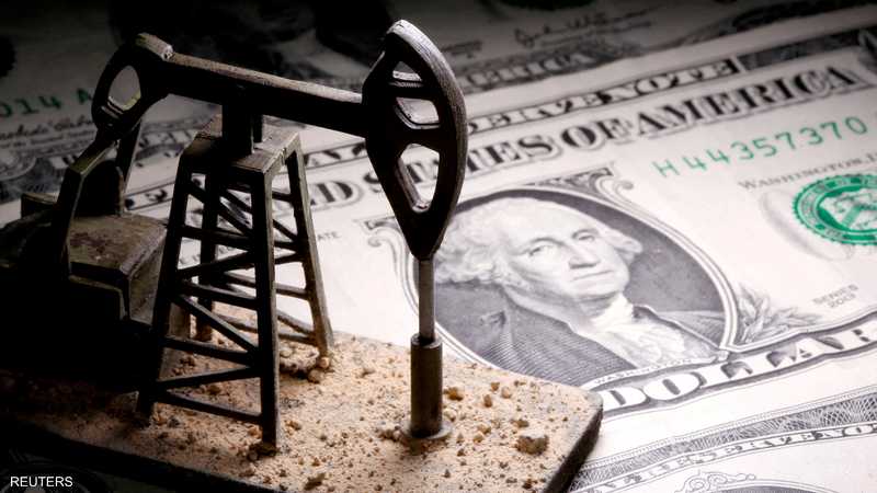 تراجع الدولار ومخاوف المعروض يدفعان بأسعار النفط للارتفاع