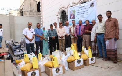 بدعم من الرئيس الزُبيدي.. لجنة الإغاثة والأعمال الإنسانية تدشن مشروع توزيع السلال الغذائية على أسر شهداء الجنوب