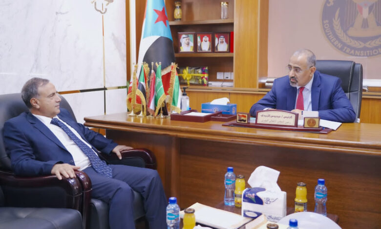 جامعة عدن على طاولة الرئيس عيدروس  عند استقباله د. لصور اليوم