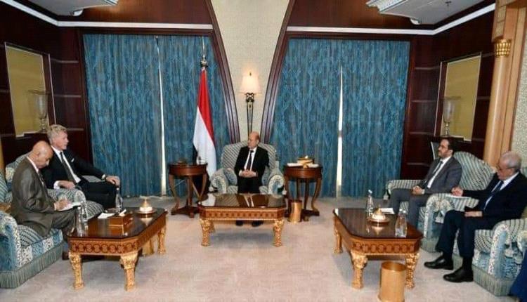 تفاصيل لقاء رئيس مجلس القيادة بالمبعوث الأممي