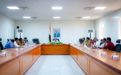 أمين محلي شبوة يرأس اجتماع للجنة المناقصات ويناقش عدد من التقارير عن العطاءات التي قدمت لتنفيذ بعض المشاريع