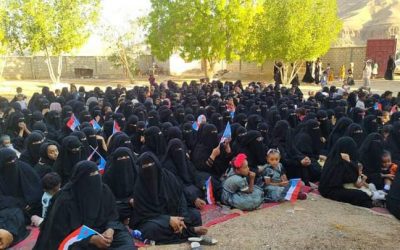 مجموعة نساء حضرميات ينظمن مهرجانا خطابيا نسويا بتريم