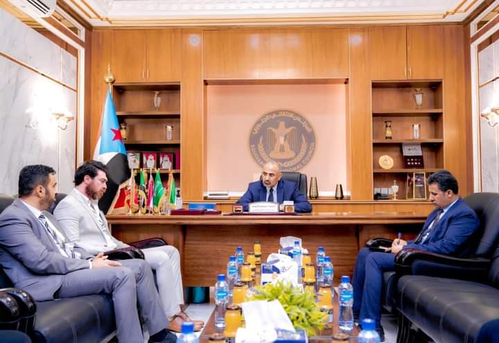 الرئيس الزُبيدي يبحث مع ممثلي عدد من شركات التطوير العقاري المصرية سُبل النهوض بالقطاع السياحي