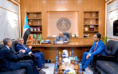 الرئيس الزبيدي: ملتزمون بتقديم كافة التسهيلات للمستثمرين ورجال المال والأعمال الجنوبيين