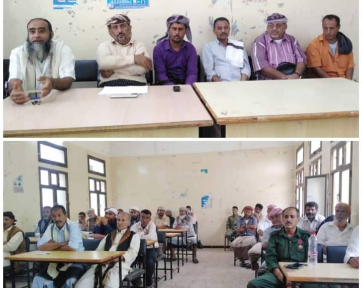 رئيس انتقالي سرار .. يناقش مع المشائخ والقيادات الامنية جملة من المطالب والقضاياء الملحة بالمديرية وبحث السبل الكفيلة لمعالجتها.