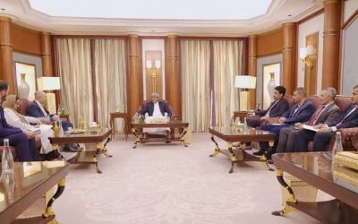 الرئيس الزُبيدي يناقش مع السفير البريطاني المساعي الدولية لتمديد الهدنة الأممية