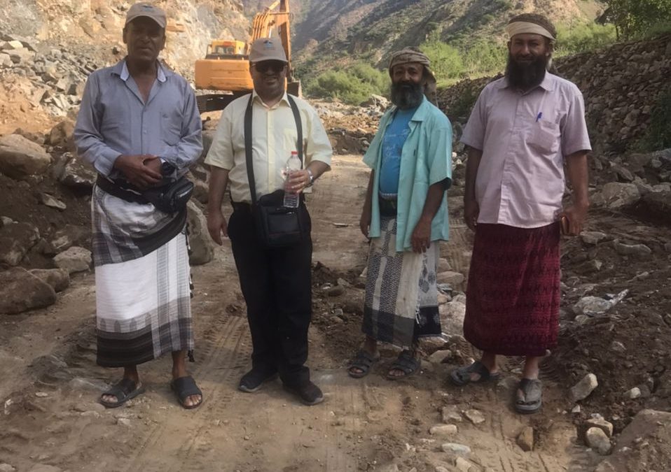 على مدار يومين متتاليين المستشار الحصني يوجه اللجان الأهلية واستشاري المشروع سرعة رفع تصور متكامل عن البيوت والسدود المتضررة في مقطع الركب/ أمسدارة