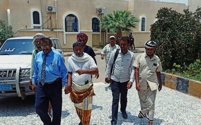 نائب رئيس انتقالي أبين يتفقد جرحى الهجوم الإرهابي من قوات الحزام الأمني بمستشفى الرازي