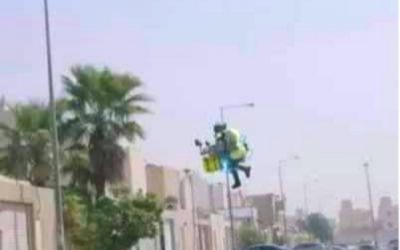مقطع متداول.. للمرة الأولى في السعودية.. خدمة توصيل البريد عبر “الرجل الطائر”