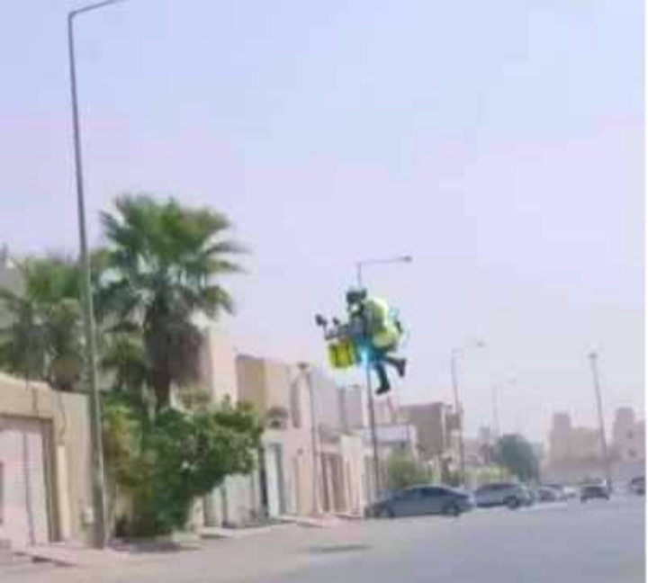 مقطع متداول.. للمرة الأولى في السعودية.. خدمة توصيل البريد عبر “الرجل الطائر”