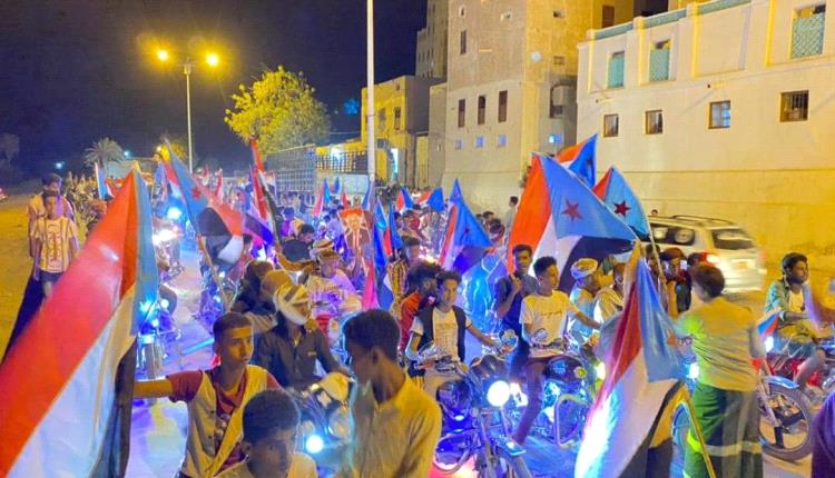 حضرموت.. انطلاق مسيرات جماهيرية للمطالبة برحيل المنطقة العسكرية الأولى