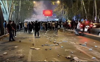 الفائزون بـ«نوبل» يطالبون  بمحاسبة حكام إيران بسبب قمع المتظاهرين