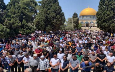 60 ألفا يؤدون صلاة الجمعة في المسجد الأقصى