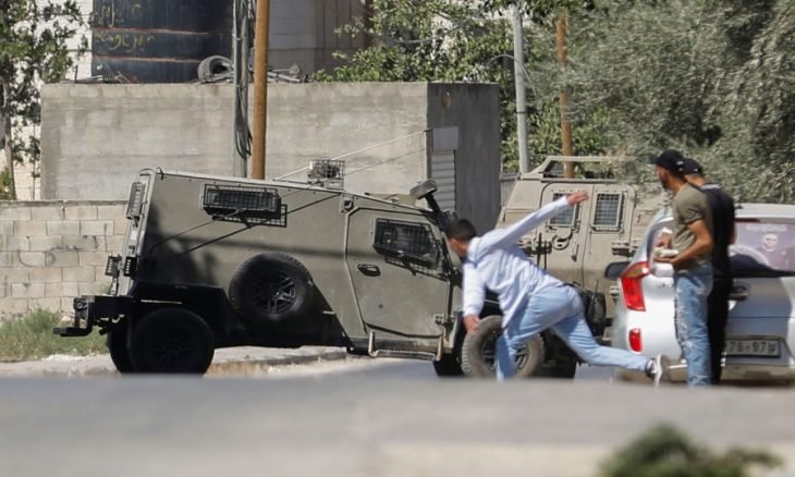 استشهاد شاب فلسطيني وإصابة 6 إثر اقتحام عناصر الاحتلال لمخيم جنين