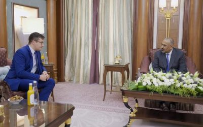 الرئيس القائد عيدروس الزُبيدي يستقبل القائم بأعمال السفير الروسي لدى اليمن