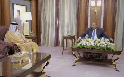 الرئيس القائد عيدروس الزُبيدي يودع السفير الإماراتي بعد انتهاء فترة عمله