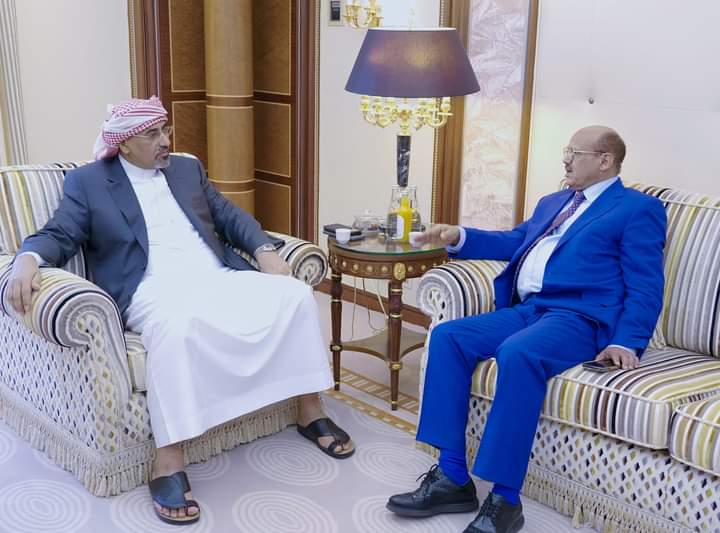 الرئيس القائد عيدروس الزُبيدي يشدد على سرعة إنجاز الإصلاحات المالية وتفعيل دور البنك المركزي