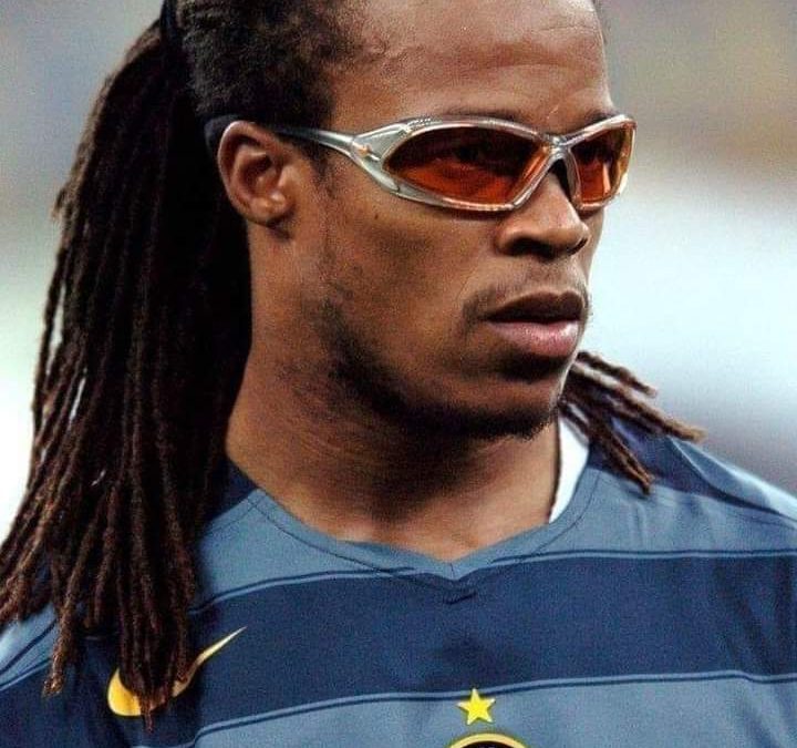 ما سبب إرتداء اللاعب الهولندي ” إدغار ديفيدز ” للنظارات داخل الملعب؟