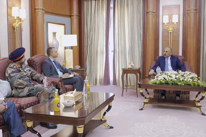 الرئيس الزُبيدي يبحث مع القائم بأعمال سفير جمهورية الهند مجالات التعاون الثنائي
