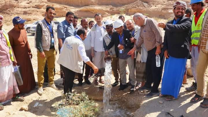 برعاية محافظ شبوة بن الوزير..وكيل المحافظة يفتتح مشروع إصلاح وإعادة تأهيل مشروع مياه الشبكة بعتق بتمويل من منظمة الأسرة