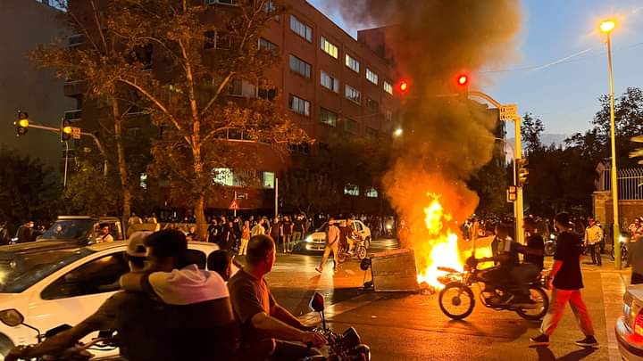 إيران: مقتل عنصر من الحرس الثوري وآخر من قوات التعبئة جراء إطلاق نار جنوب البلاد