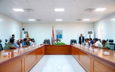 محافظ شبوة بن الوزير يعقد اجتماعا مع مدراء المديريات الشرقية ويناقش الإحتياجات والمتطلبات الخدمية والتنموية لتلك المديريات