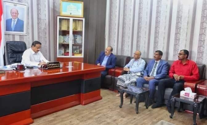 محافظ شبوة بن الوزير يلتقي مدير عام البرنامج الوطني لمكافحة السرطان