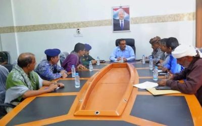 أمين محلي شبوة يناقش مع الجهات ذات العلاقة آلية تركيب كاميرات مراقبة في شوارع عتق عاصمة شبوة