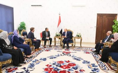رئيس مجلس القيادة الرئاسي يلتقي بعثة الصليب الأحمر الدولي