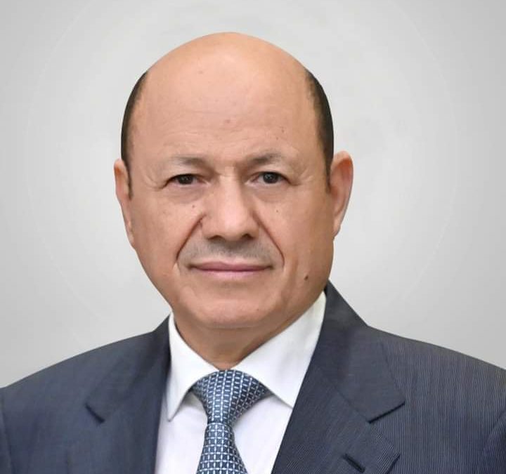 رئيس مجلس القيادة الرئاسي يغادر عدن في طريقه إلى الجزائر