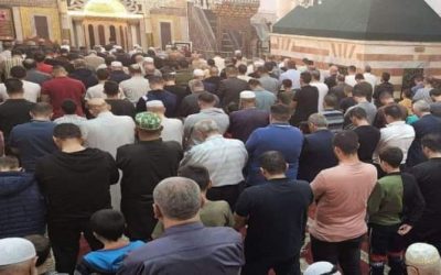 آلاف الفلسطينيين يلبون نداء «الفجر العظيم» في «الأقصى» ومساجد الضفة
