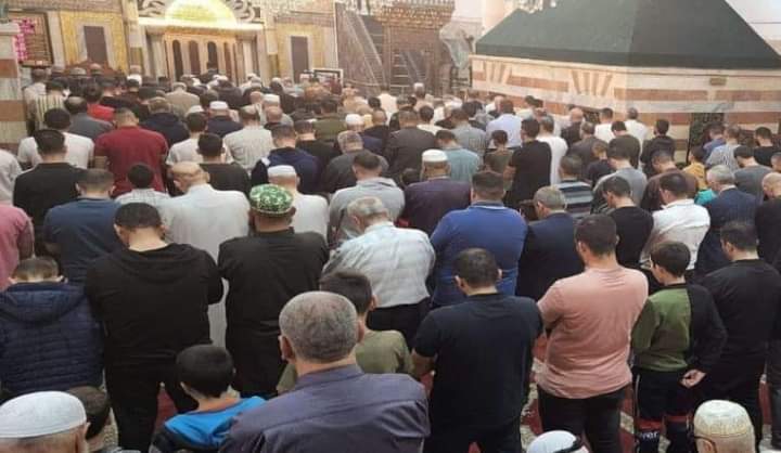 آلاف الفلسطينيين يلبون نداء «الفجر العظيم» في «الأقصى» ومساجد الضفة