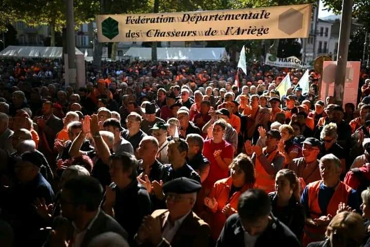 عمال المصافي في فرنسا يبتون بشأن تحركهم بعد إضراب وزيادة في الأجور