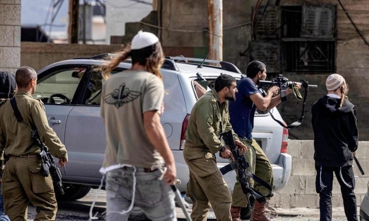 حملة اعتقالات صهيونية تطال 20 فلسطينيا بالضفة والقدس
