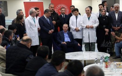 أردوغان يزور عمال منجم بارتين في المستشفى