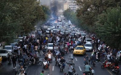 جميع القوات والمعسكرات التي تقوم بقمع الاحتجاجات في ايران تخضع لخامنئي